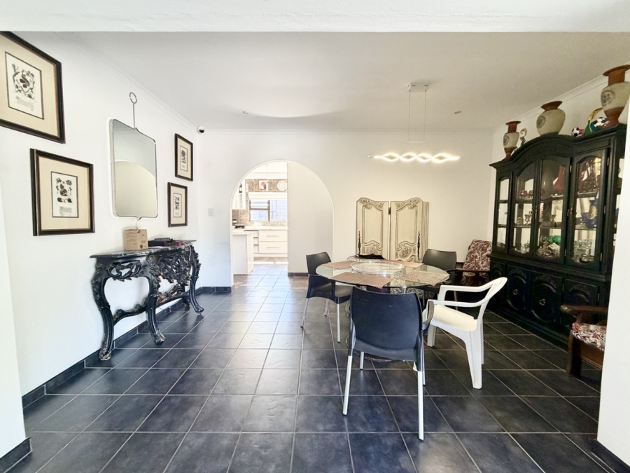 5 Bedroom Property for Sale in Flamingo Vlei Western Cape